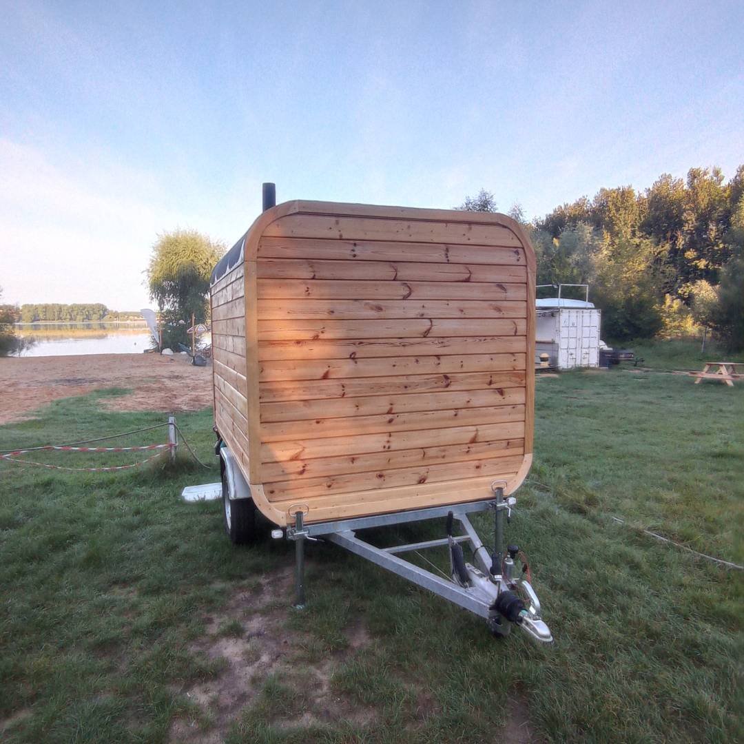 mobilna sauna nad jeziorem
